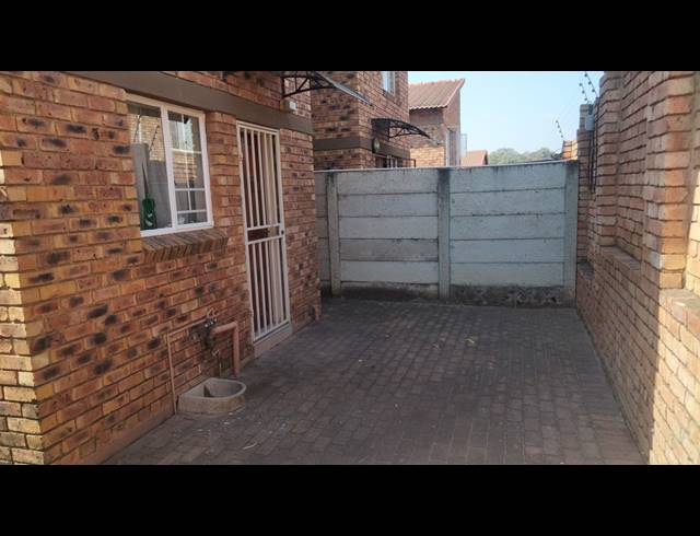 2 BEDROOM TOWNHOUSE FOR SALE IN BELLAIRS PARK